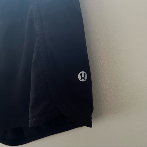 LULULEMON black shorts size 6 - Picture 4 of 4